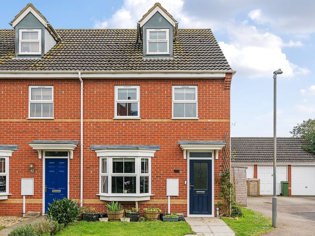 3 bed semidetached house for sale in Tudors Close, Calvert, Buckingham