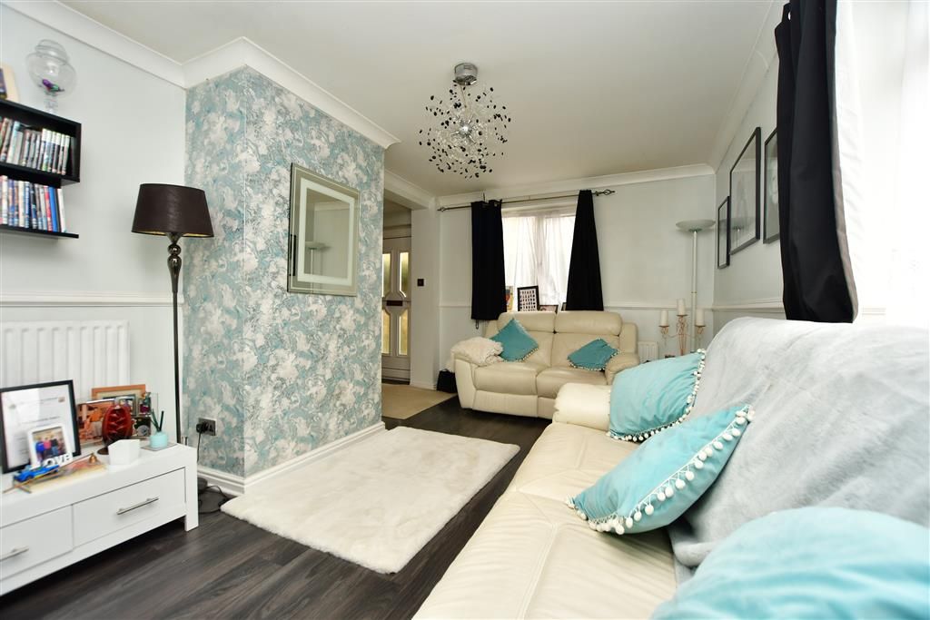 3 bed semidetached house for sale in Pump Lane, Rainham, Gillingham
