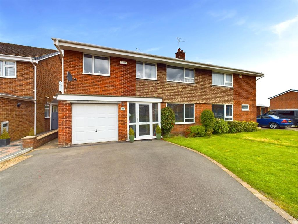 4 bed semidetached house for sale in Avon Road, Gedling Village