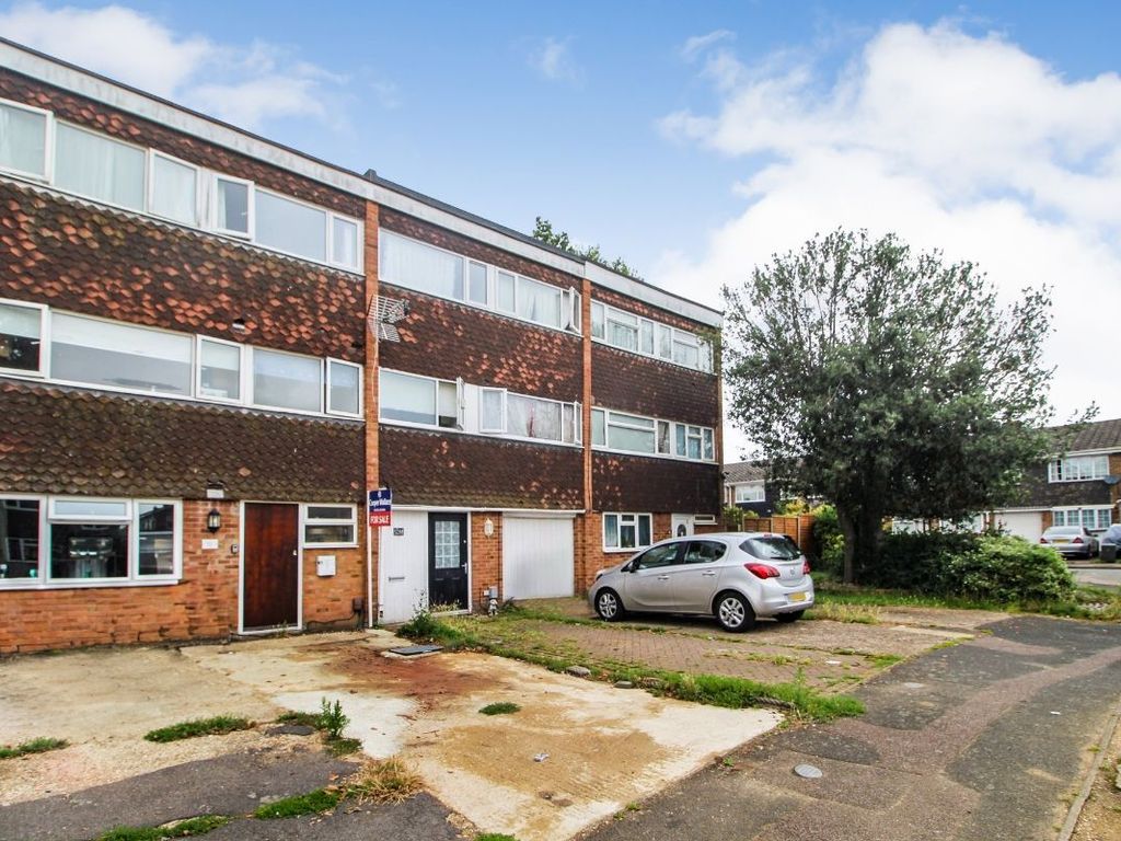 5 bed town house for sale in Fearnley Crescent, Kempston, Bedford MK42