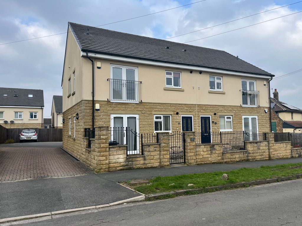 2 bed flat for sale in Langlands Road, Cottingley, Bingley BD16, £