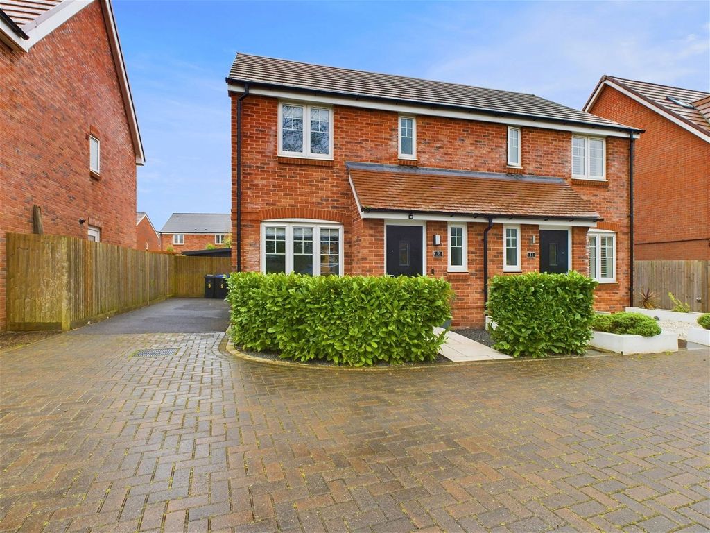 3 bed semidetached house for sale in Teasel Drive, Worthing BN13, £
