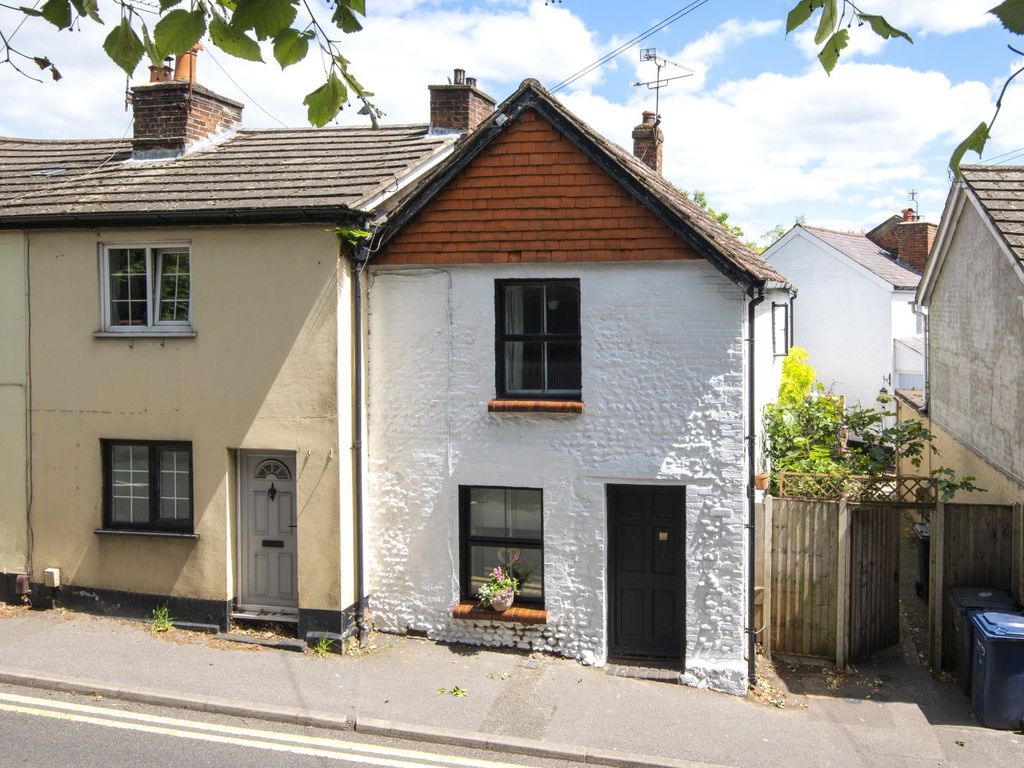 Farnborough Road, Farnham GU9  