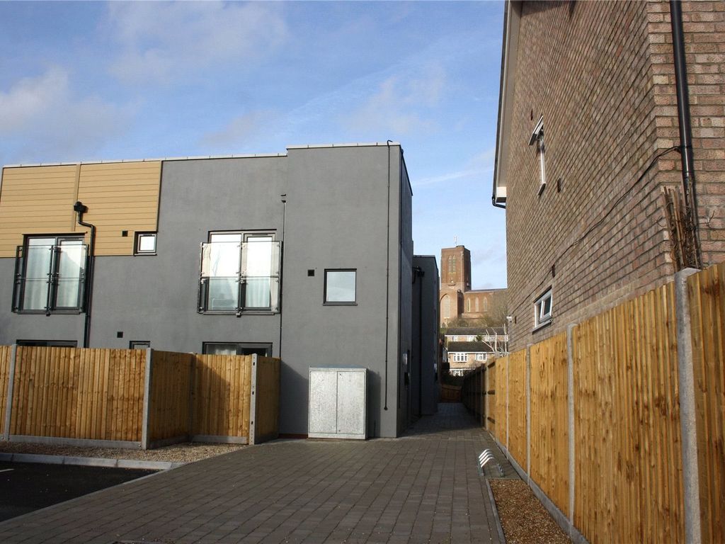 2 bed flat to rent in Madrid Road, Guildford GU2, £1,350 pcm Zoopla