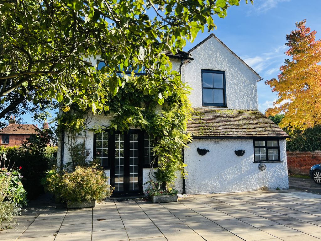 5 bed detached house to rent in High Street, Chobham, Woking GU24, £