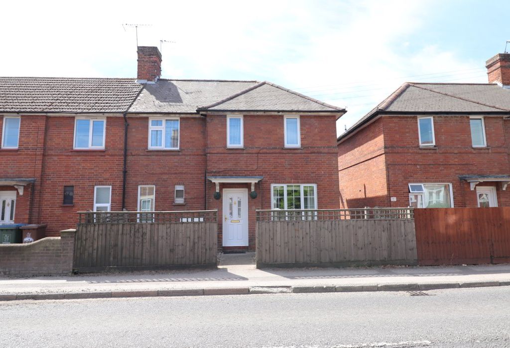 1 bed flat to rent in Tring Road, Aylesbury HP20, £950 pcm Zoopla