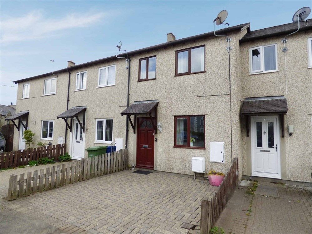 2 bed terraced house for sale in Corlan Y Rhos, Llanrug, Caernarfon