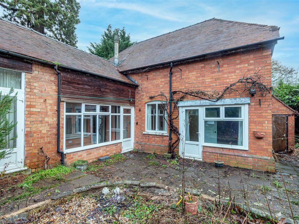 3 bed property for sale in Hallow Road, Worcester WR2, £180,000 Zoopla