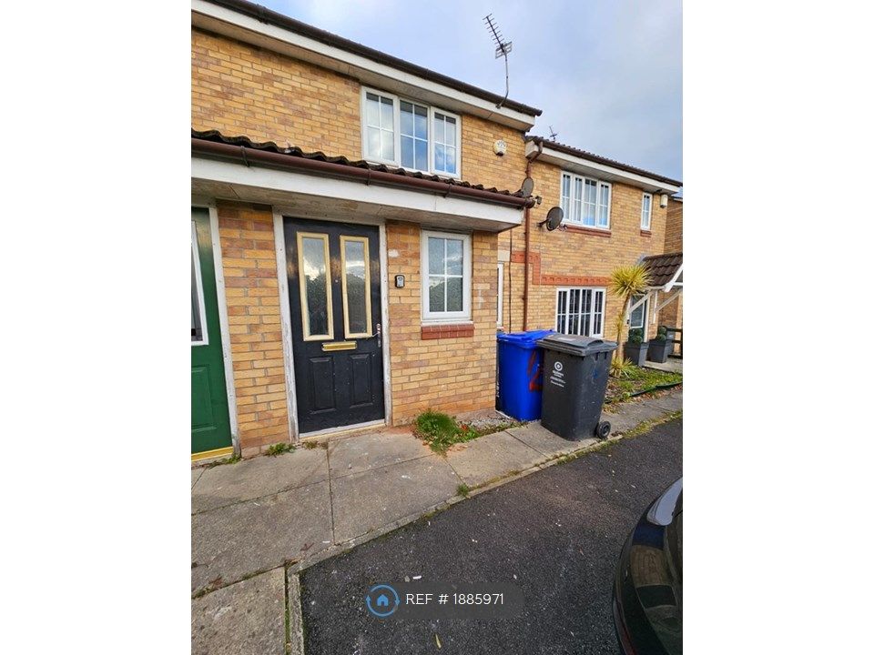 2 bed terraced house to rent in Bellfield Close, Manchester M9, £975