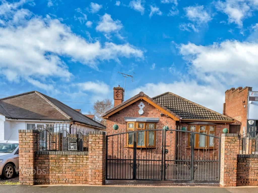 4 bed detached bungalow to rent in Cannock Road, Cannock WS11, £1,175