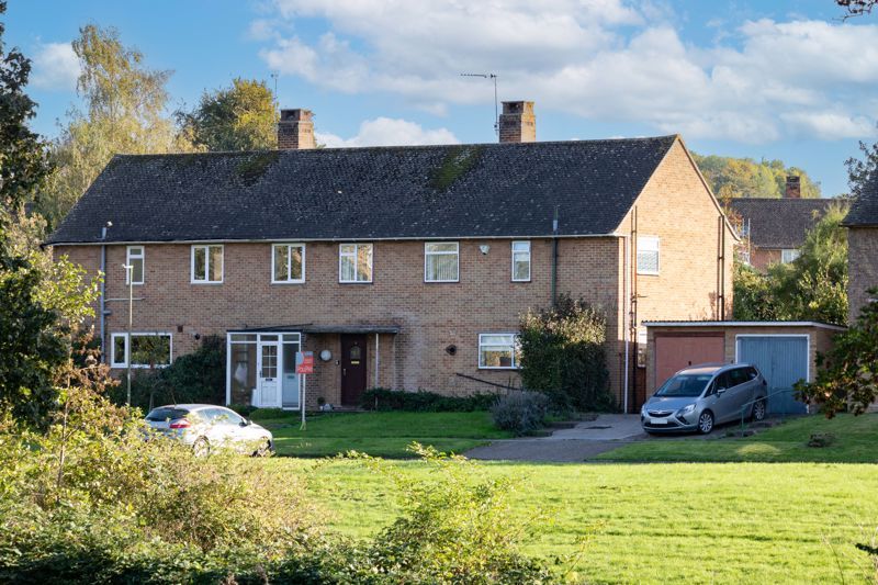 4 bed semidetached house for sale in Hampden Road, Wantage OX12, £