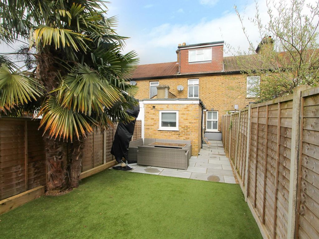3 bed terraced house for sale in Belmont Road, Wallington SM6, £475,000