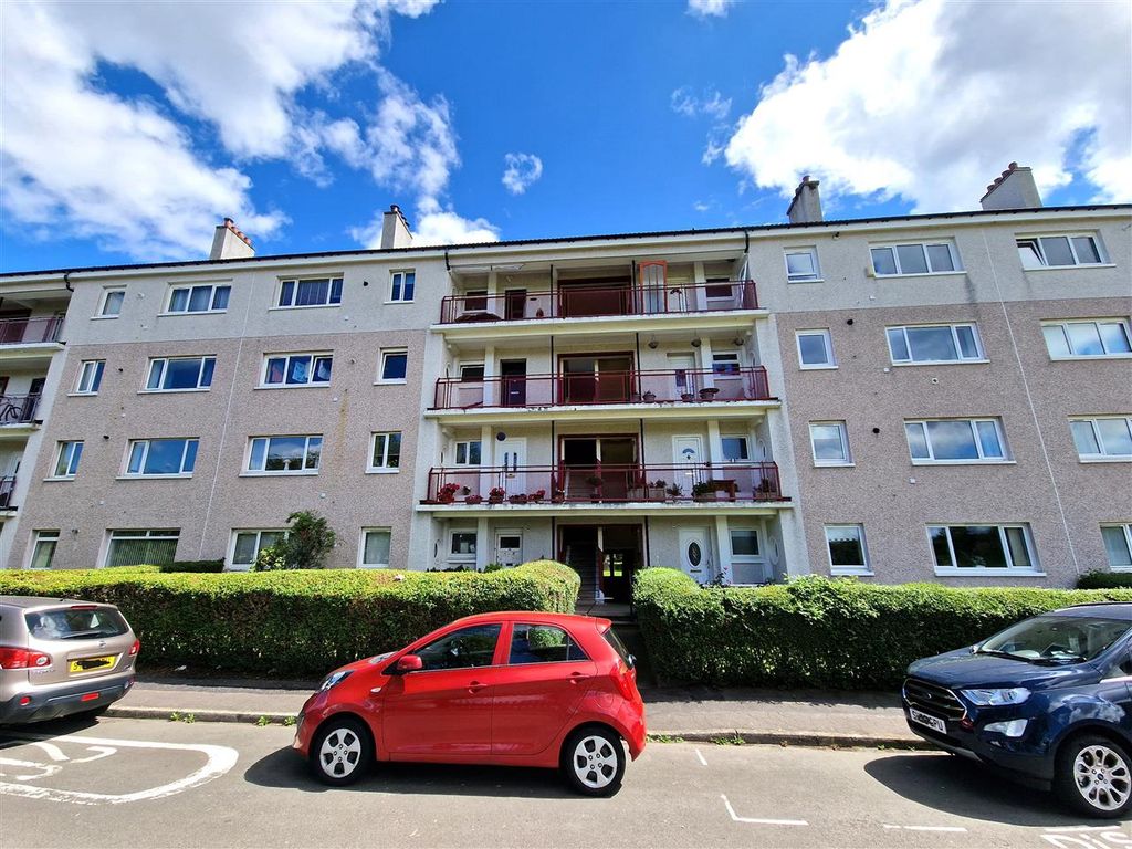 3 bed flat to rent in Bonnyrigg Drive, Thornliebank, Glasgow G43 Zoopla