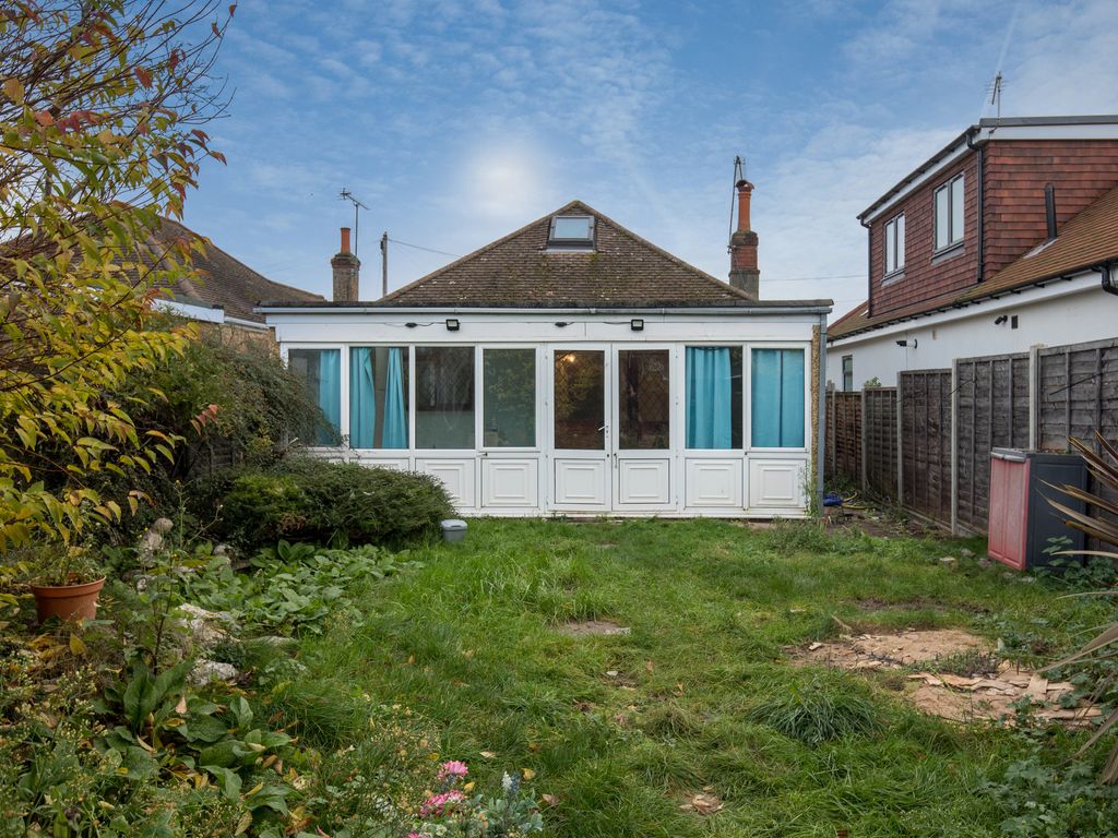 2 bed bungalow for sale in Farleigh Road, New Haw, Addlestone KT15 Zoopla