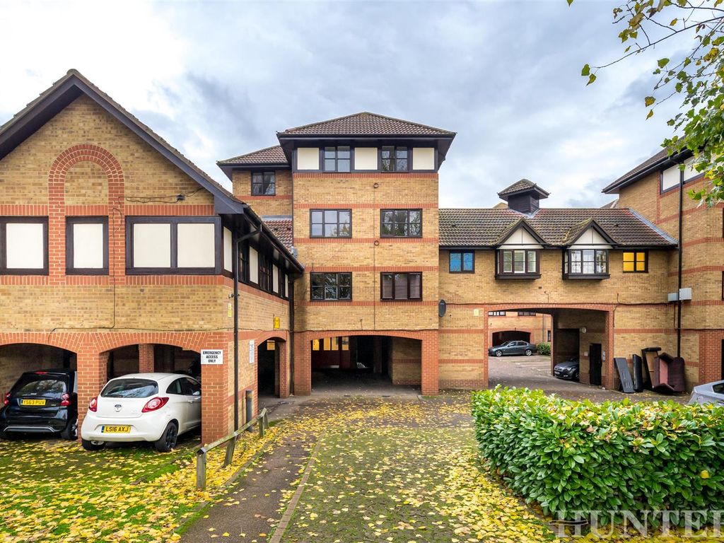 2 bed flat to rent in Somerset Gardens, Creighton Road, London N17 Zoopla