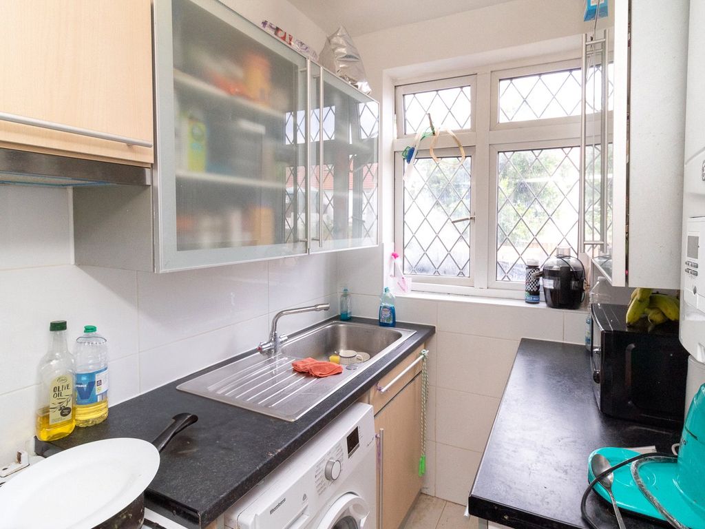 2 bed flat for sale in Everton Court, Honeypot Lane, Stanmore, Middx