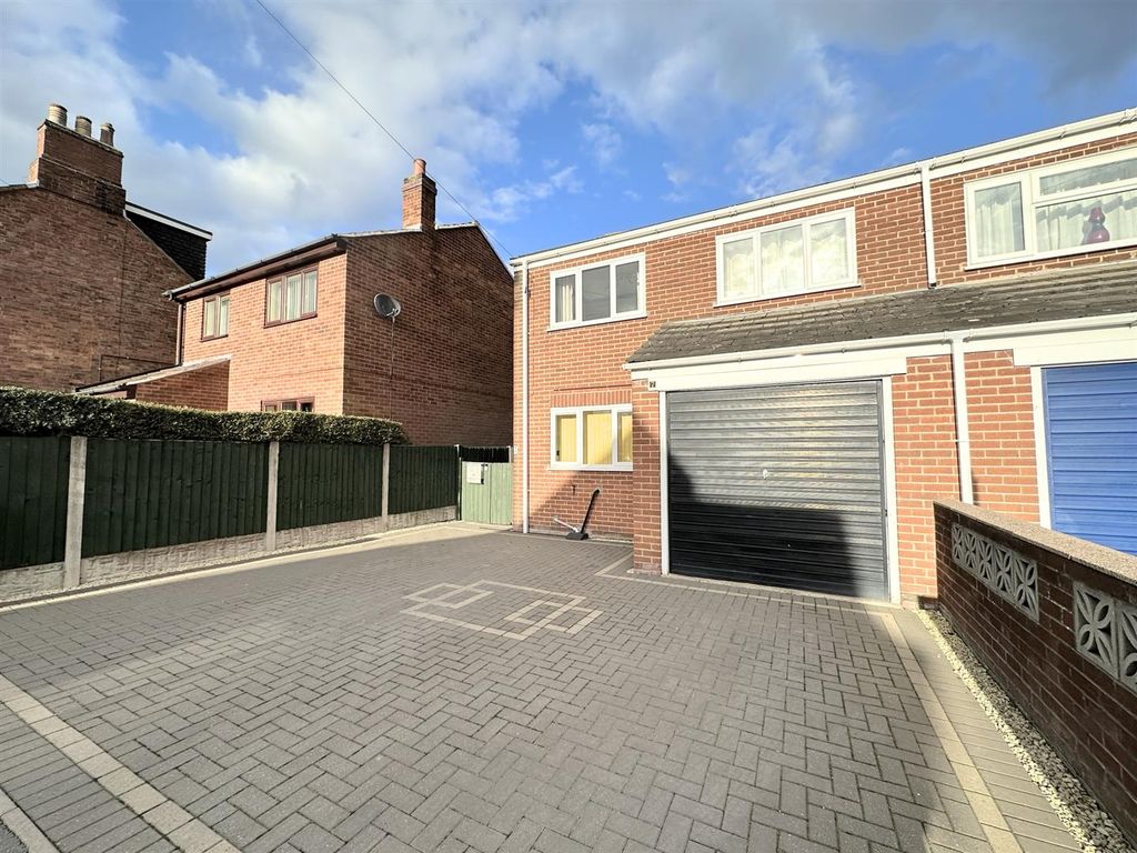 3 bed semidetached house for sale in Queen Street, Church Gresley