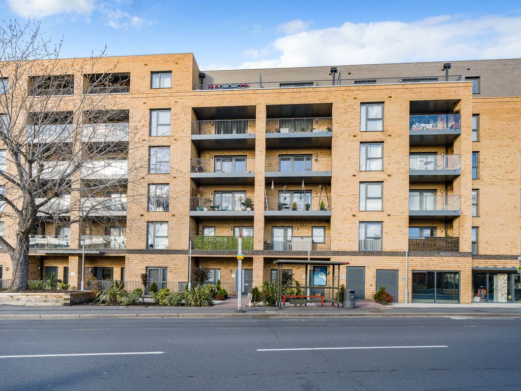 3 bed flat to rent in St. Johns Road, New Malden KT3 Zoopla