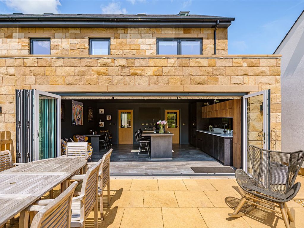 4 bed semidetached house for sale in Arthurs Place, Castle Carrock