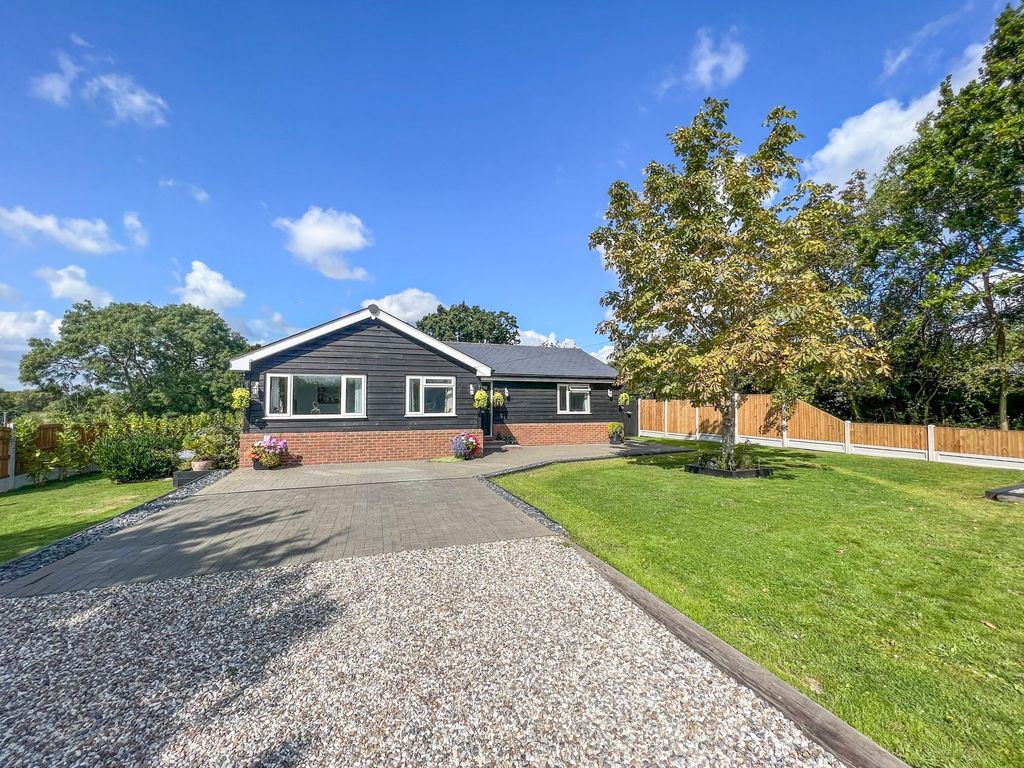 4 bed detached bungalow for sale in Burlington Gardens, Hullbridge