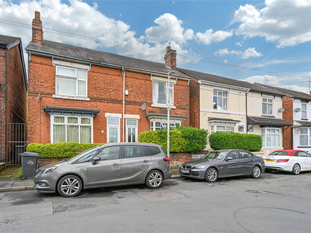 3 bed semidetached house for sale in Norfolk Road, Pennfields