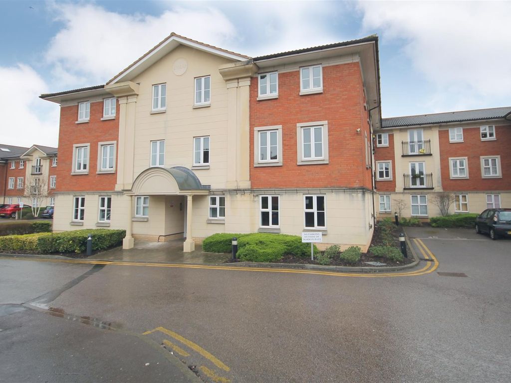 1 bed flat for sale in Springly Court, Grimsbury Road, Kingswood