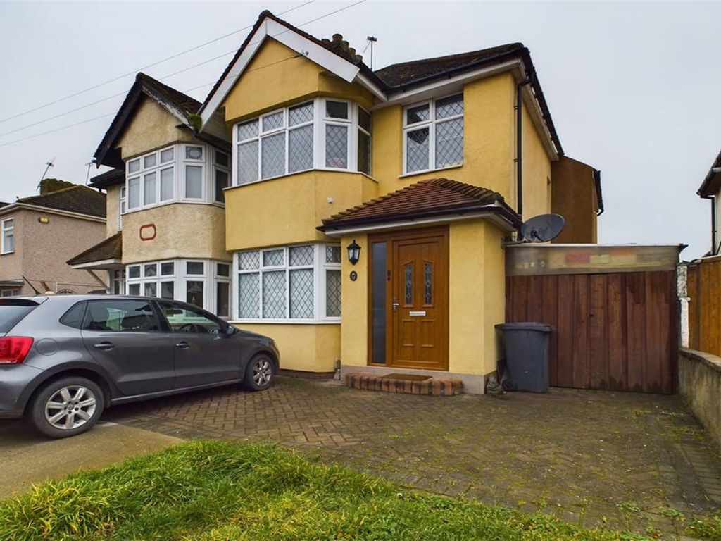 3 bed semidetached house for sale in Victory Road, Rainham RM13, £