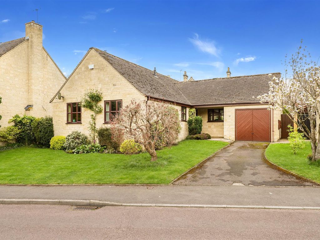 3 bed bungalow for sale in Pauls Rise, North Woodchester, Stroud GL5, £