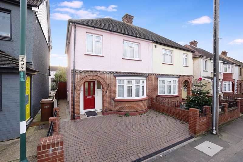 3 bed terraced house to rent in Tufton Road, Rainham, Gillingham ME8, £