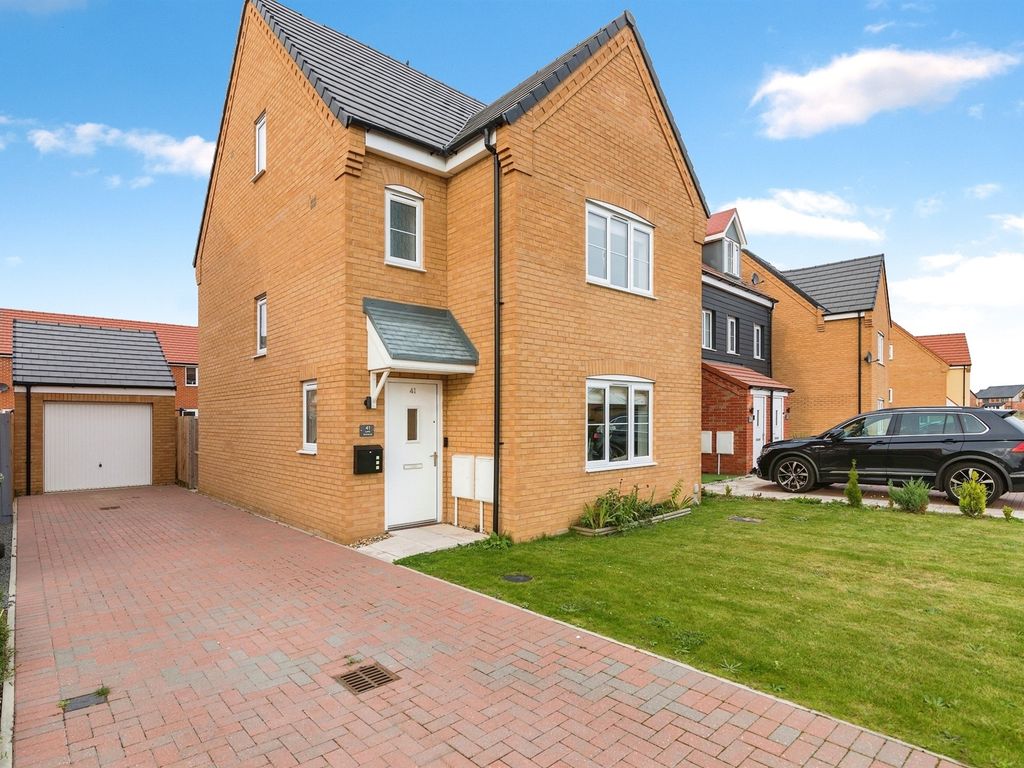 4 bed detached house for sale in Lime Avenue, Oulton, Lowestoft NR32, £