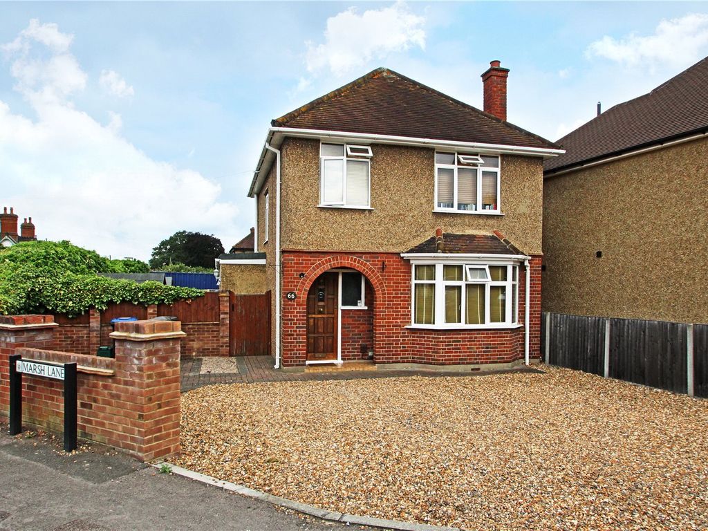 Room to rent in Marsh Lane, Addlestone, Surrey KT15, £620 pcm Zoopla