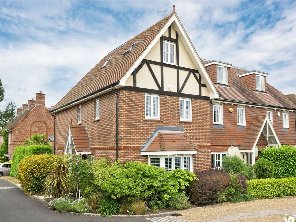 4 bed end terrace house for sale in The Gallops, Esher, Surrey KT10, £