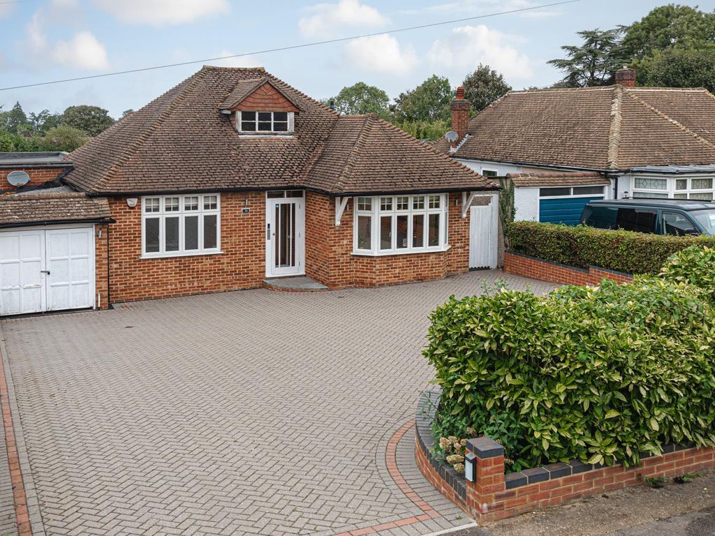 3 bed detached bungalow for sale in Great Tattenhams, Epsom KT18, £