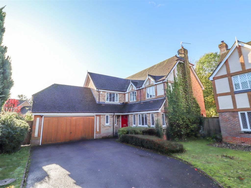 7 bed detached house for sale in Tryplets, Church Crookham, Fleet GU52