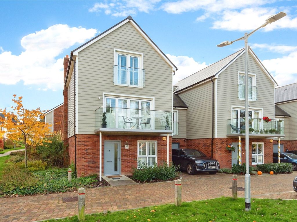 5 bed linkdetached house for sale in The Green, Tunbridge Wells, Kent