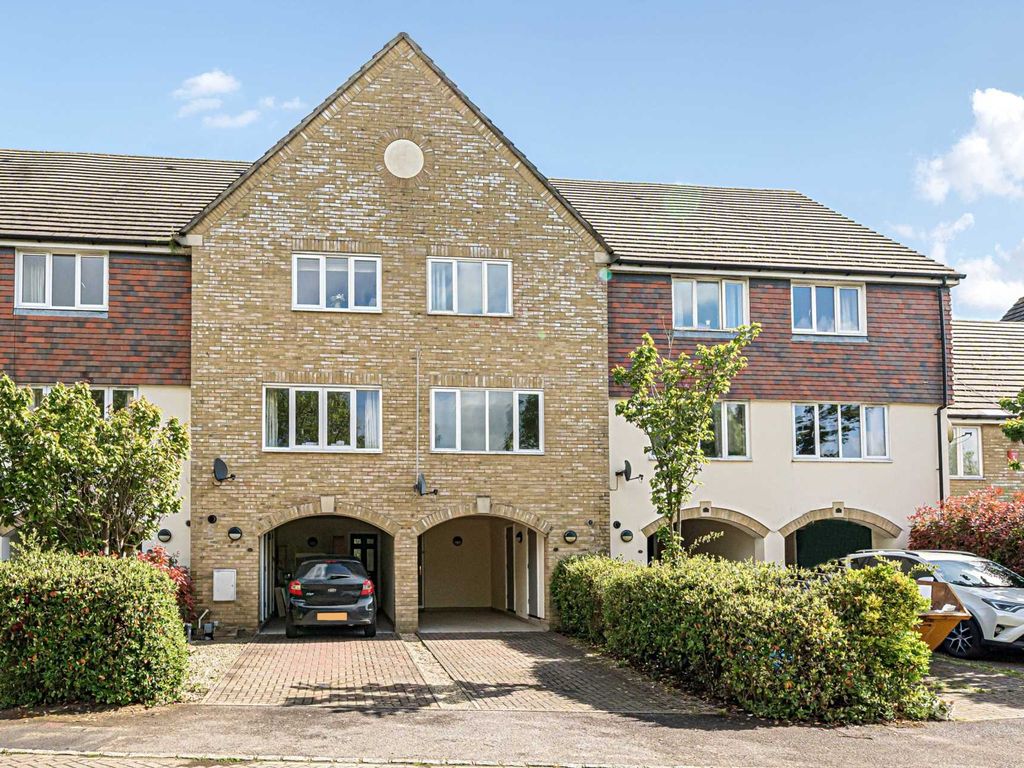 3 bed town house for sale in Oakey Drive, Wokingham RG40 Zoopla