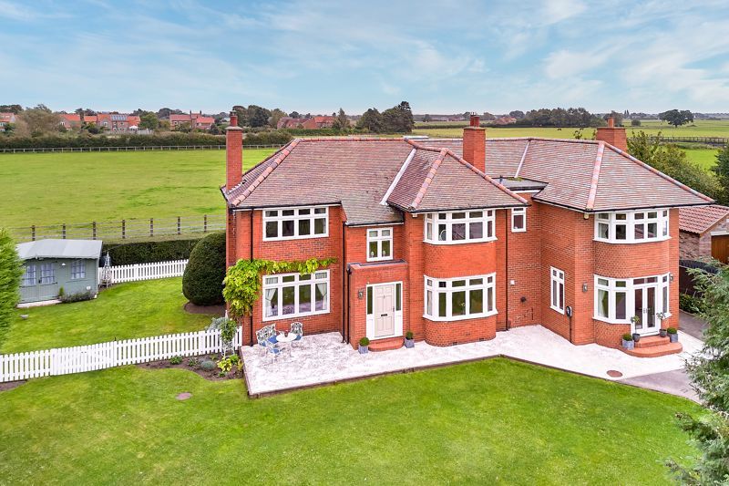 5 bed detached house for sale in Greenways Court, Cawood Road, Wistow