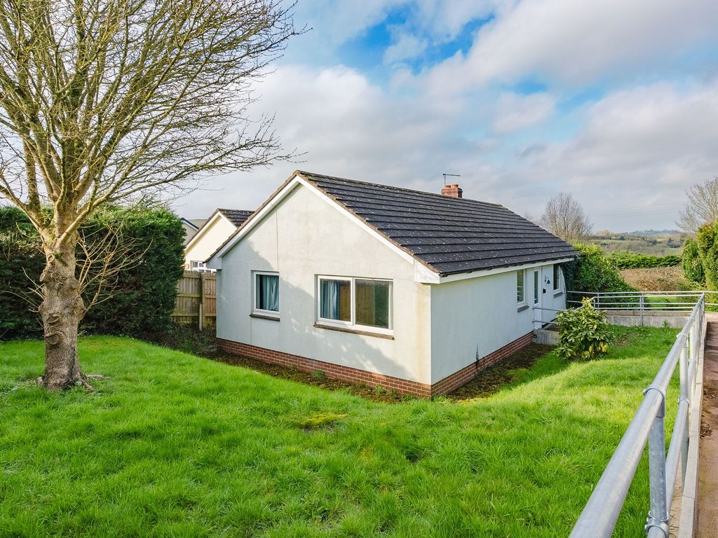 3 bed detached bungalow for sale in Highfield Close, Lapford EX17, £