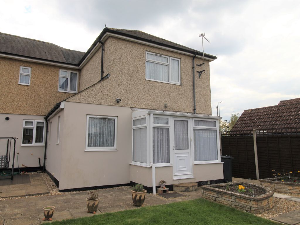 2 bed end terrace house to rent in Moredon Road, Moredon, Swindon SN25