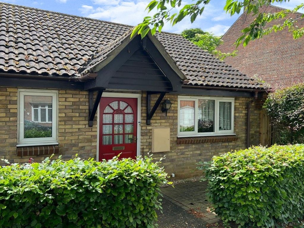 1 bed property for sale in Cobden Avenue, Peterborough PE1, £70,000