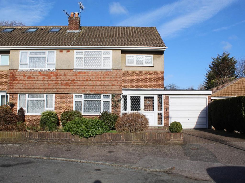 3 bed semidetached house for sale in Causeway Close, Potters Bar EN6