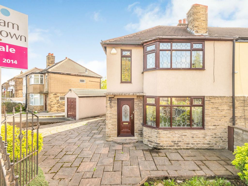 3 bed semidetached house for sale in Bradford Road, Pudsey LS28, £