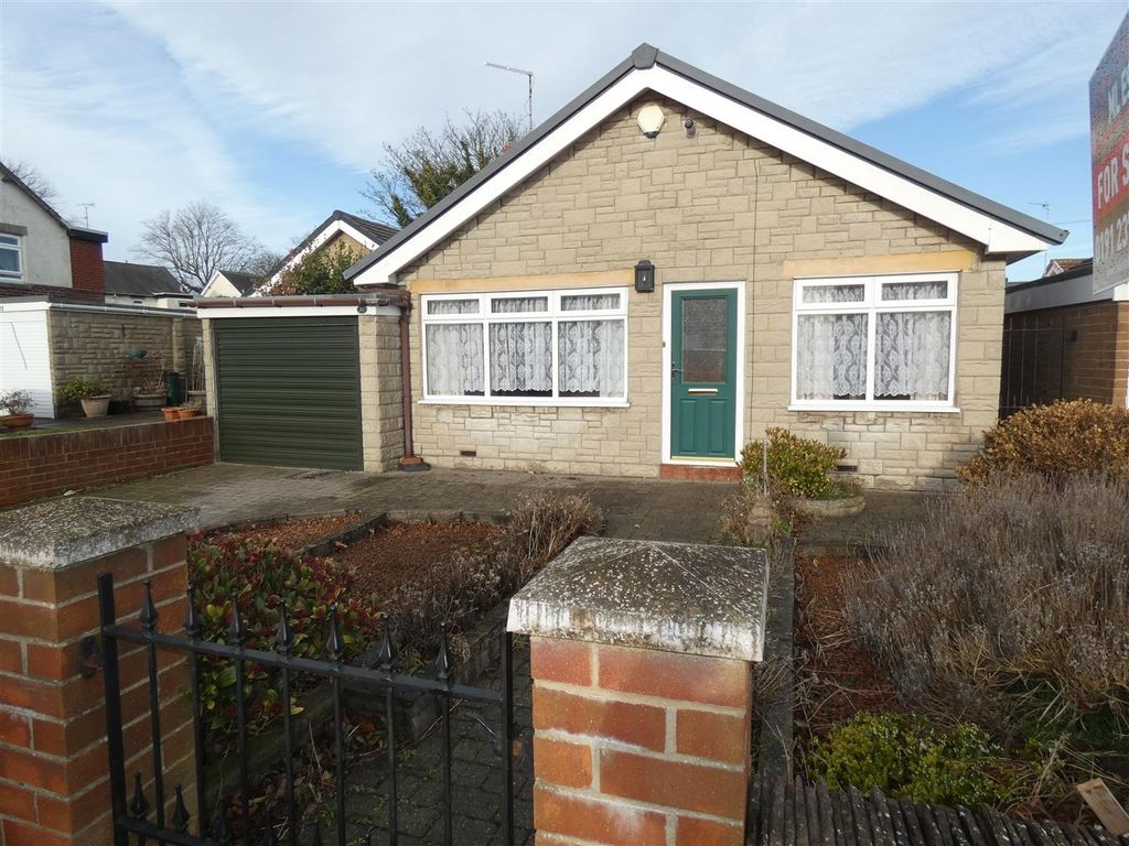 3 bed detached bungalow for sale in Holywell Dene Road, Holywell