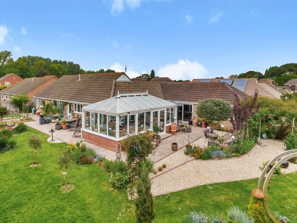 4 bed detached bungalow for sale in Litle Babbsham, Aldwick Felds