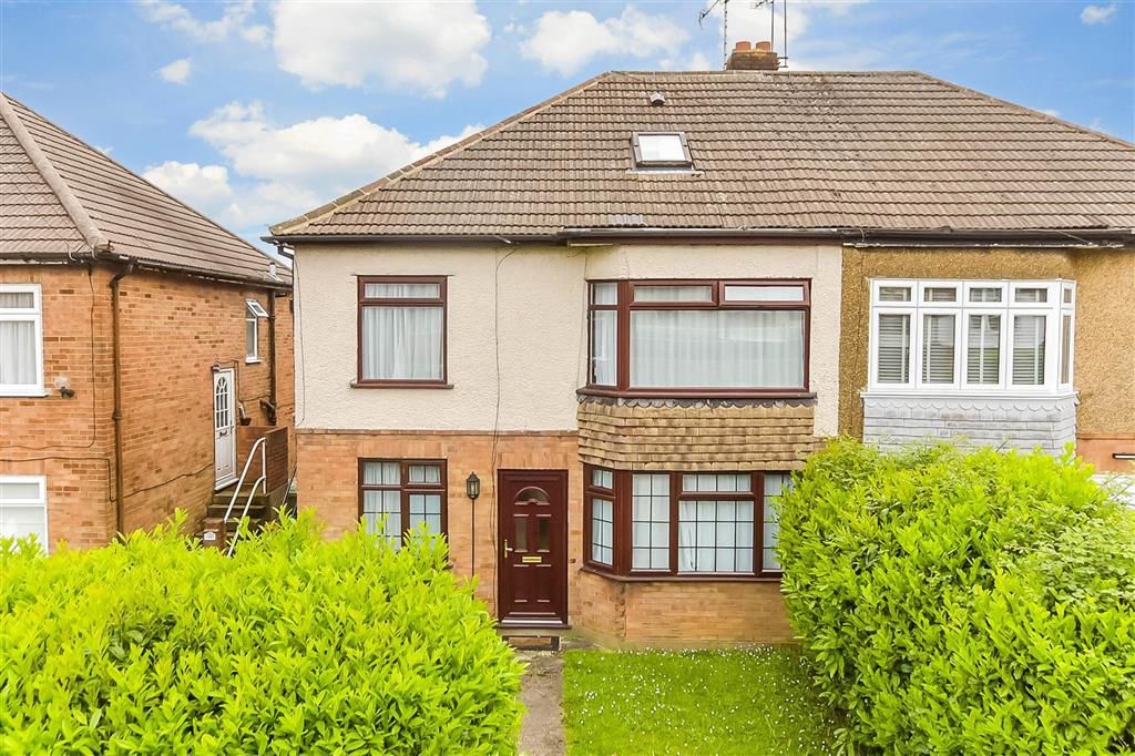 3 bed for sale in Doddinghurst Road, Brentwood, Essex CM15