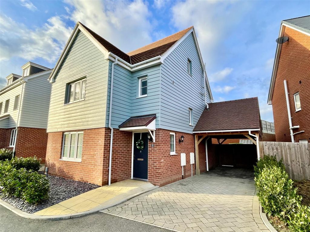 4 bed detached house for sale in Spring Close, BexhillOnSea TN39, £