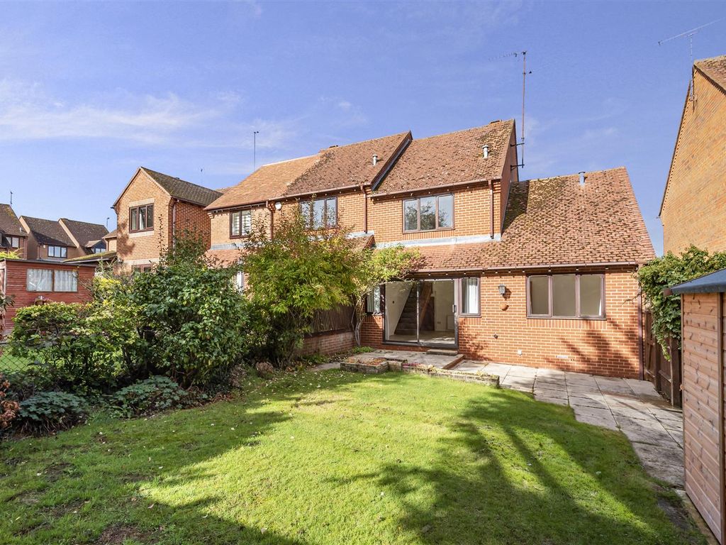 2 bed semidetached house for sale in The Hawthorns, Charvil, Reading
