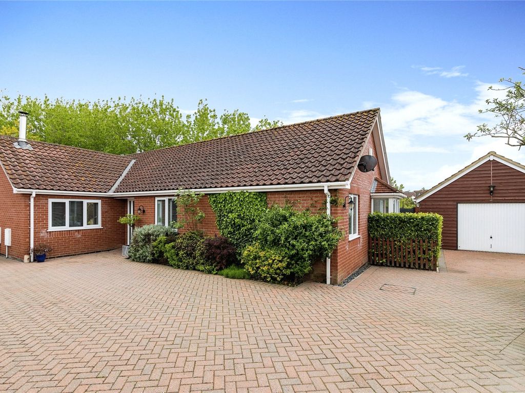 3 bed bungalow for sale in Darby Road, Beccles, Suffolk NR34, £435,000