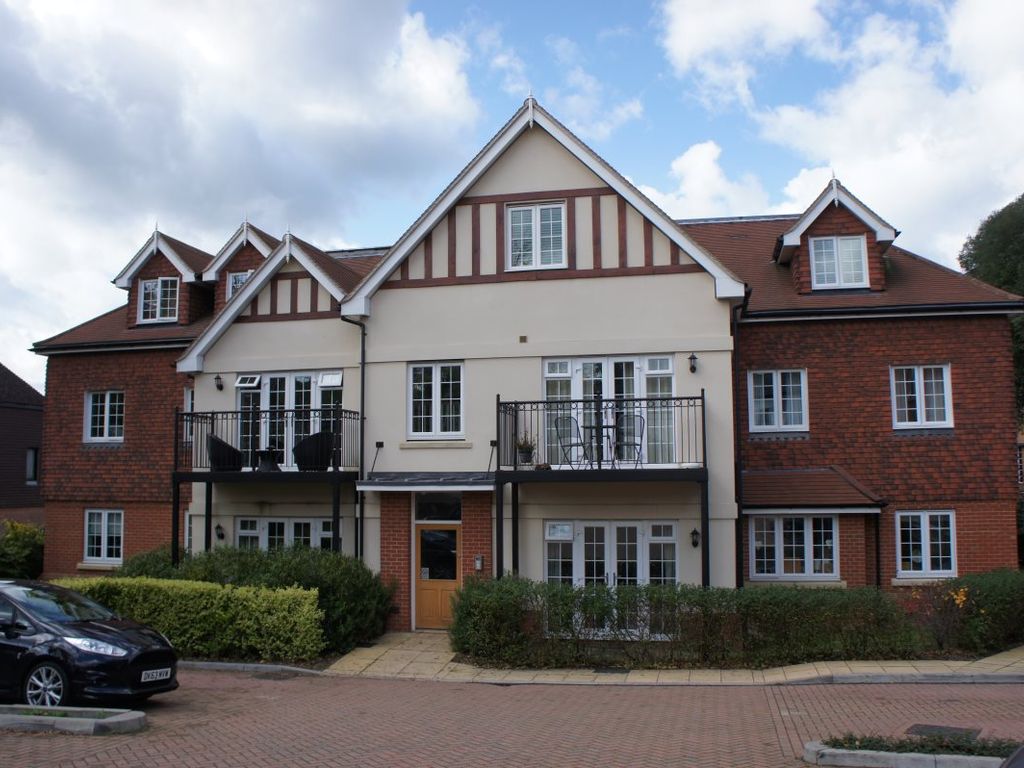 2 bed flat to rent in Croydon Road, Reigate RH2 Zoopla