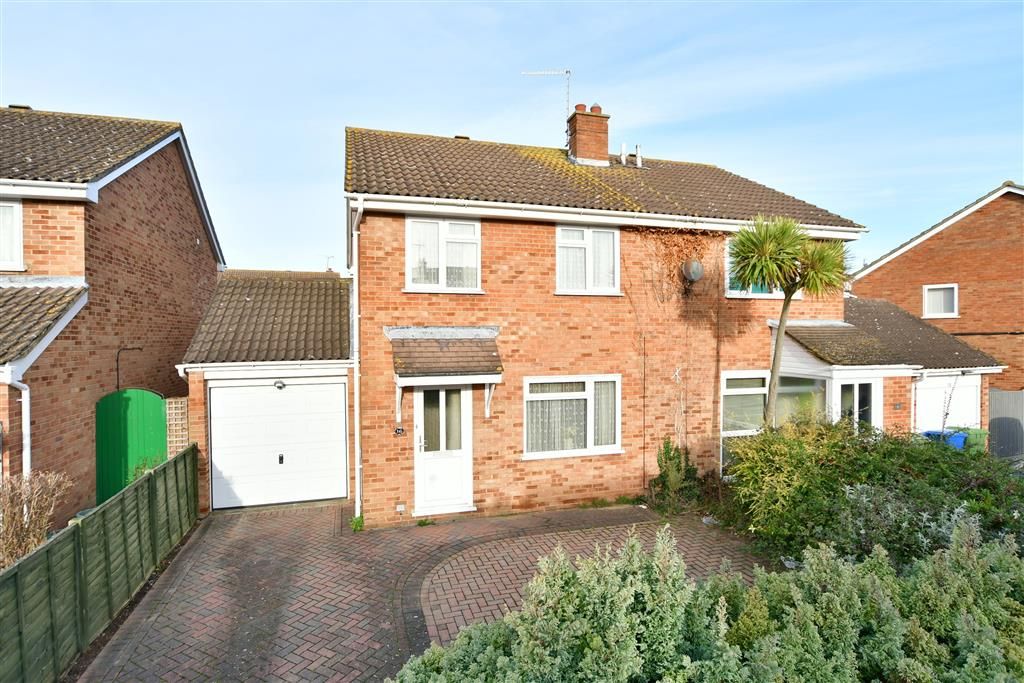 3 bed semidetached house for sale in Richmond Drive, Sittingbourne